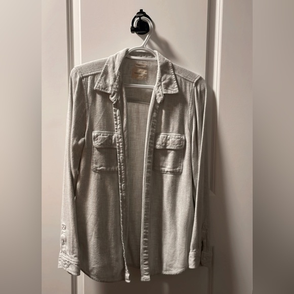 AMERICAN EAGLE BUTTON UP - Picture 2 of 2